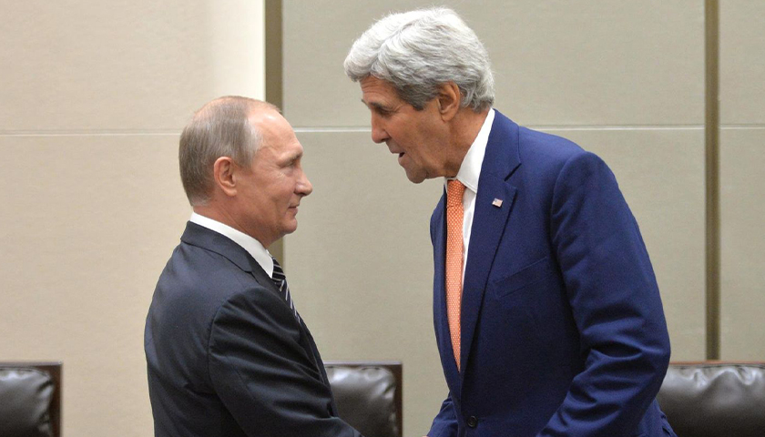 Vladimir Putin and John Kerry shaking hands