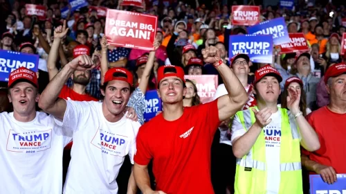 Trump rally crowd